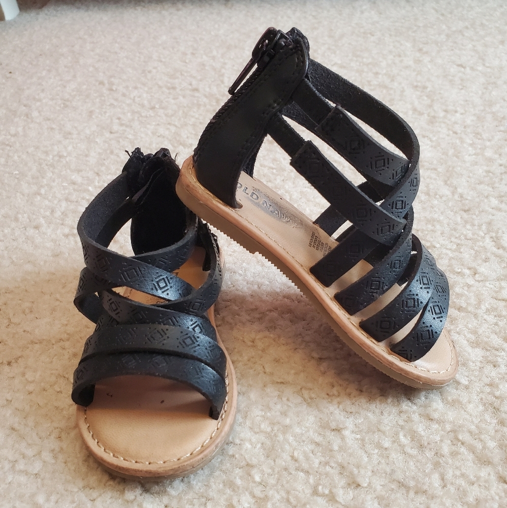 Black scrappy sandal